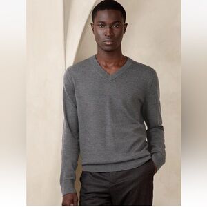 Banana Republic Gray V-Neck Sweater - 100% Merino Wool (NWOT, small damage)